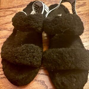 UGG women’s  Black Fuzzy Slide Sandals with Branded Heel Strap size 8